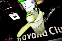 Cucumber Collins opskrift - Bedste Drinks med gin - Gin cocktails opskrifter - Drinks opskrifter