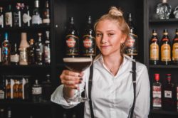 Cocktails til fest - Cocktail Bartender - Bartender udlejning - Lej en bartender