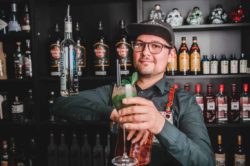 Cocktail Bartenderne - Lej en Bartender til fest - Bartender udlejning