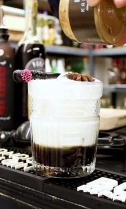 White Russian cocktail opskrift - Cocktail bar til fest
